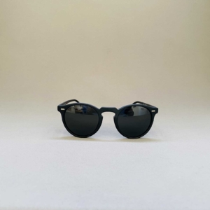 Oliver-Peoples-Gregory-Peck-Sun-Noir-4723-150-Stephanie-Danjou-Cambrai-A.jpg