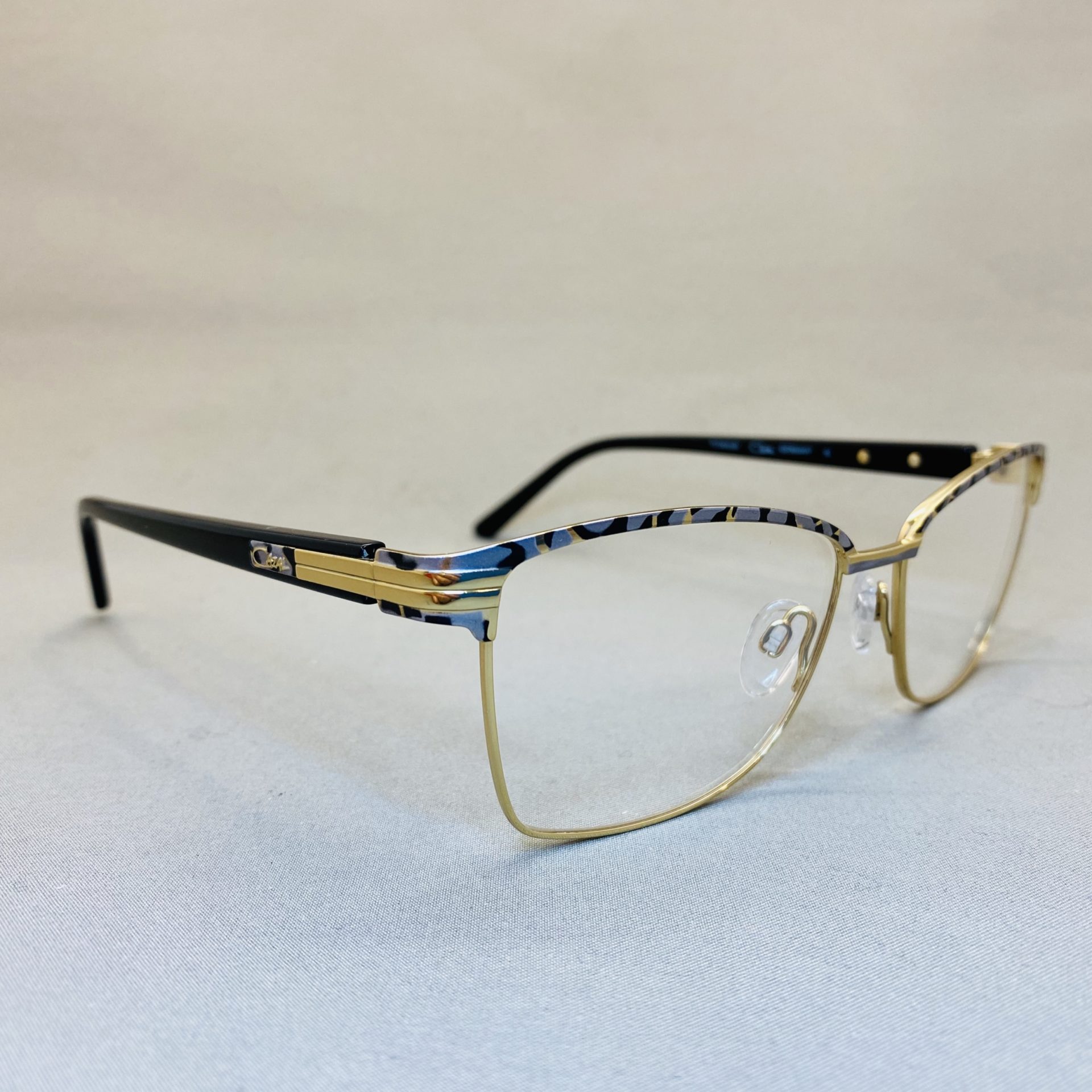 Lunettes de Vue Femme 4280 Cazal de coloris Blanc et Doré - Opticien  Stéphanie Danjou - Cambrai