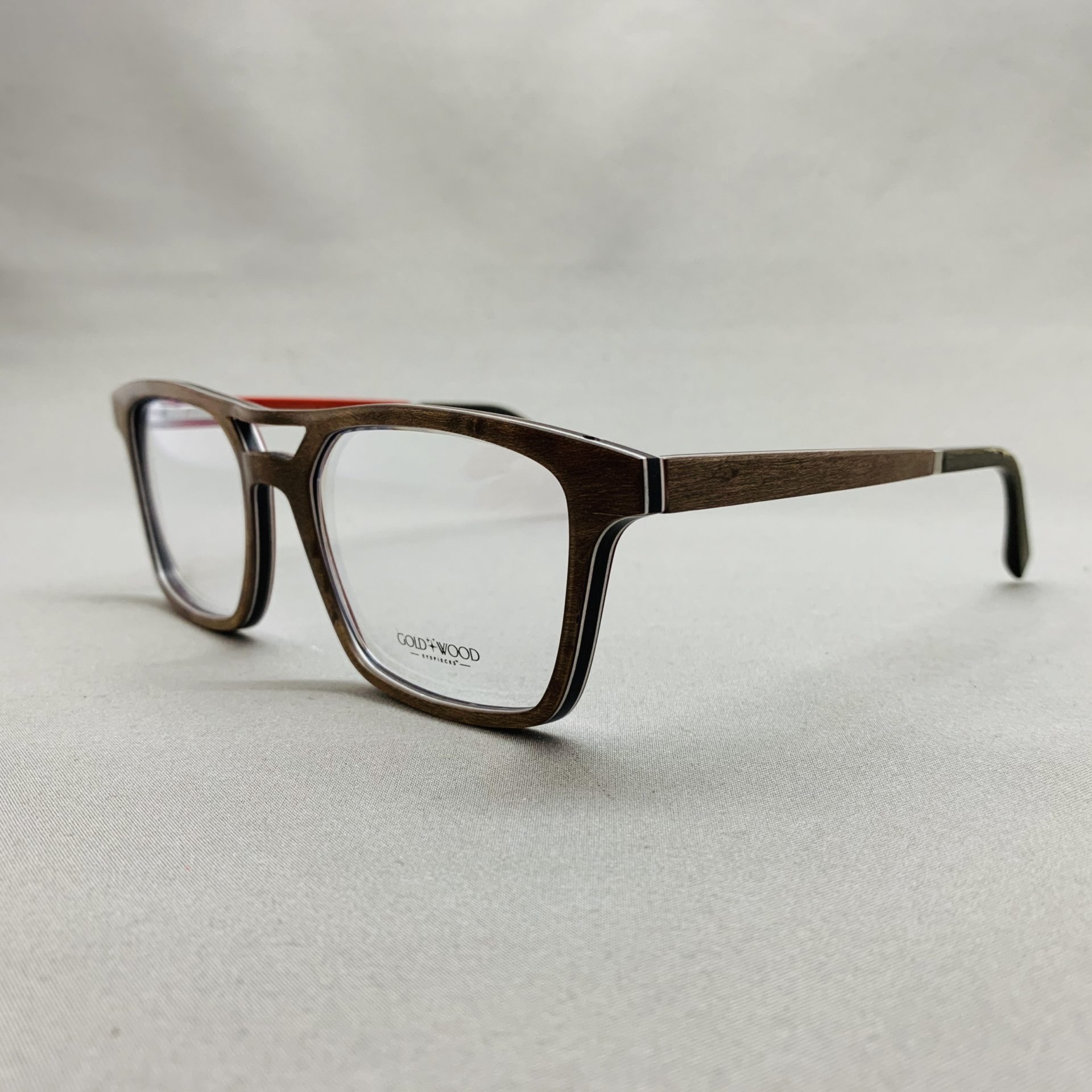 Lunette gold and wood shop