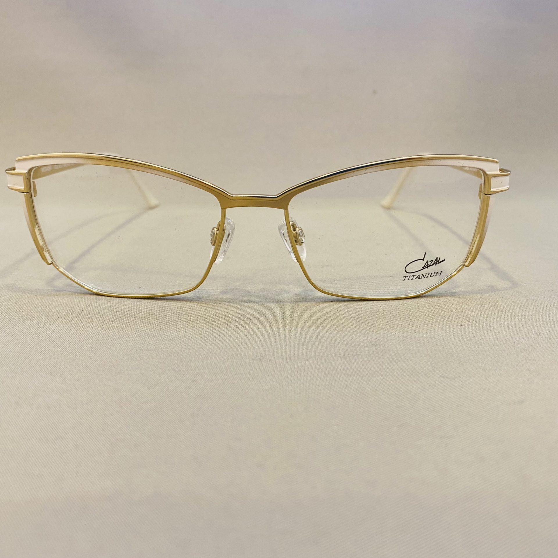 Lunettes de Vue Femme 4280 Cazal de coloris Blanc et Doré - Opticien  Stéphanie Danjou - Cambrai