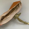 Etui en Cuir Nathalie Blanc à Pression Marron Vert Opticien Stéphanie Danjou Cambrai