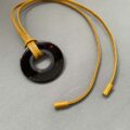 Anneau Porte-Lunettes Ecaille Jaune Nathalie Blanc Opticien Stéphanie Danjou Cambrai
