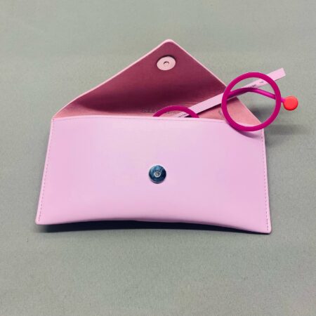 Etui à lunettes Sabine Be Rose clair avec monture Sabine Be et son bouton à pression aimantée
