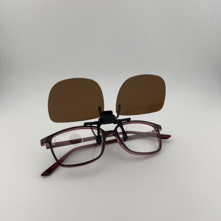 Clip Solaire Brun De la Marque B & S- Opticien Stéphanie Danjou Cambrai