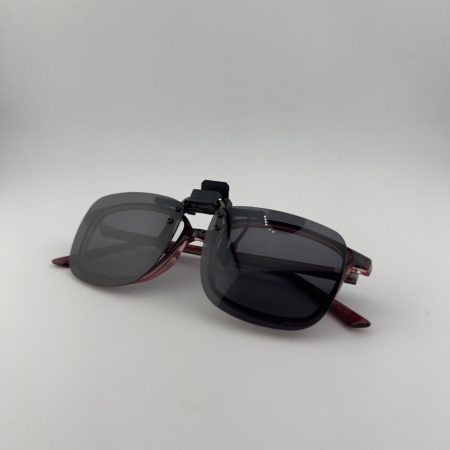 Clip Solaire Gris De la Marque B & S- Opticien Stéphanie Danjou Cambrai