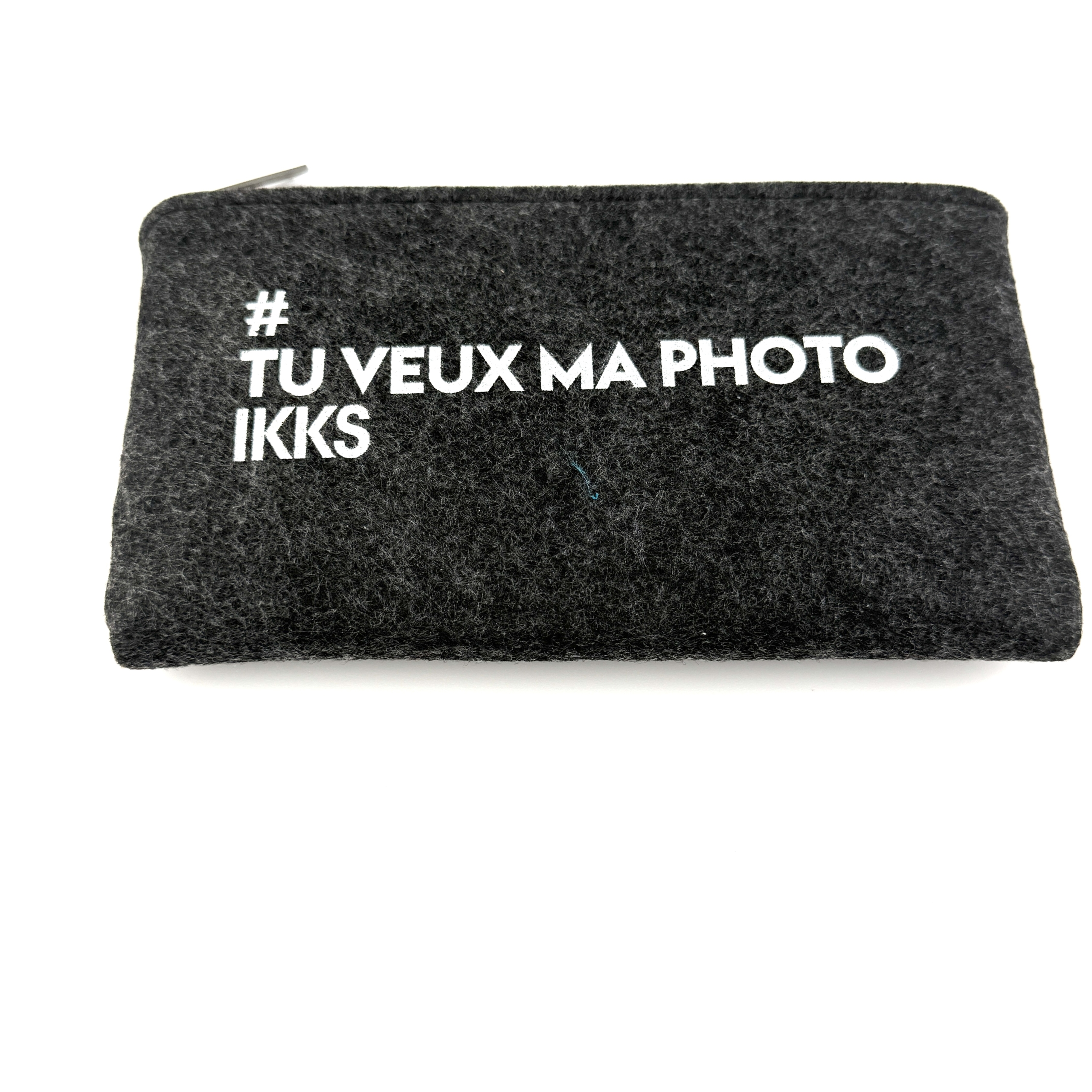 Etui Souple en feutre IKKS gris foncé noir Opticien Stéphanie Danjou Cambrai
